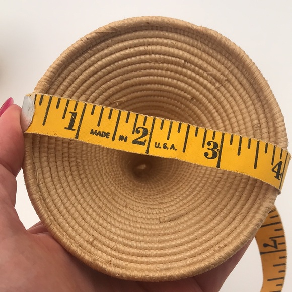 Rwandan Tutsi Nesting Baskets w/ Lids set of 5 - Picture 11 of 11